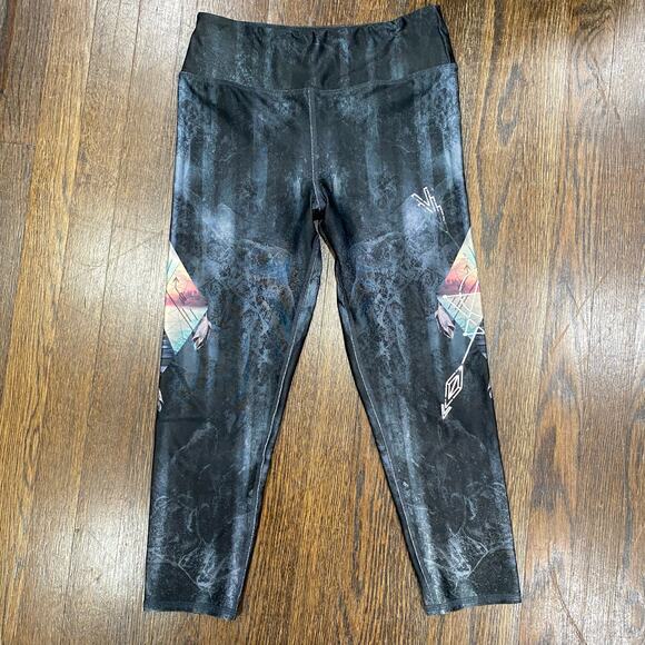 EVOLUTION & CREATION Leggings SIZE MEDIUM Cropped Gray with Boho Style Graphics - Picture 7 of 7